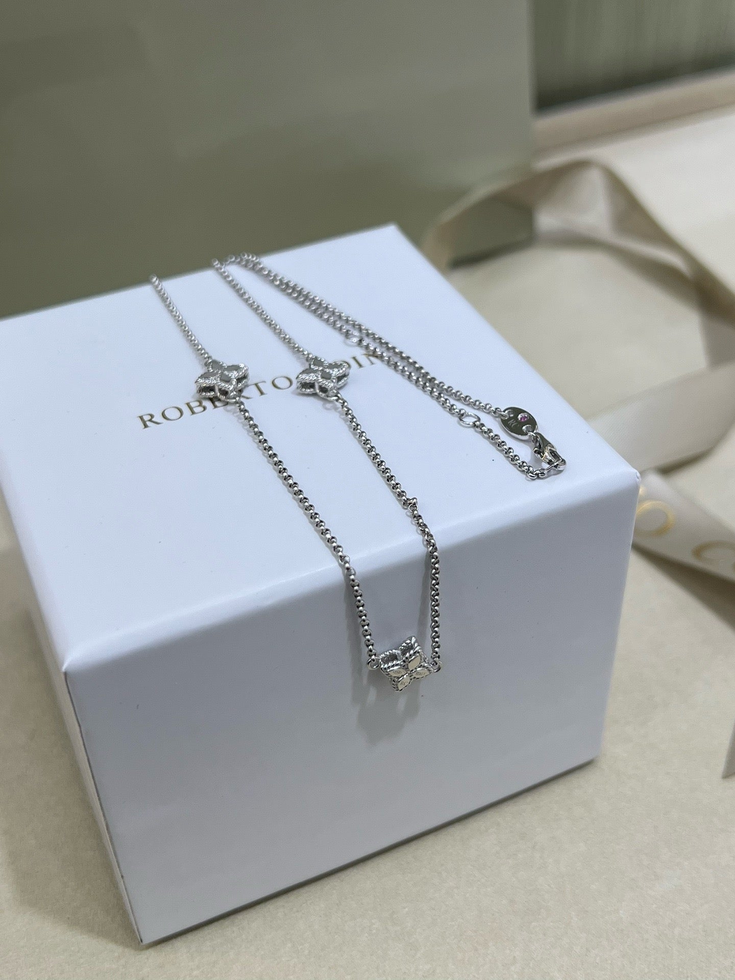 로베르토 코인 / 플라워 네크리스 18K