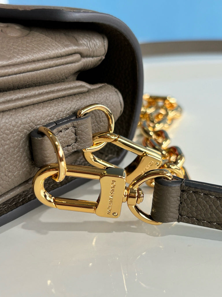 루이비통 / 포쉐트 메티스 이스트 웨스트