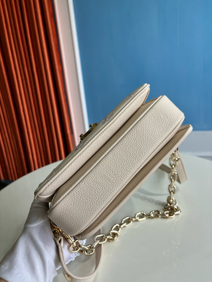 루이비통 / 포쉐트 메티스 이스트 웨스트