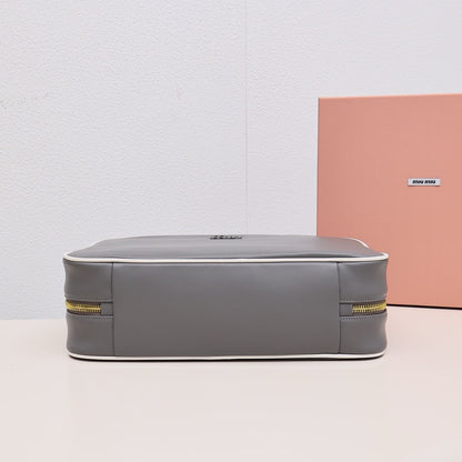 미우미우 / 가죽 보 백