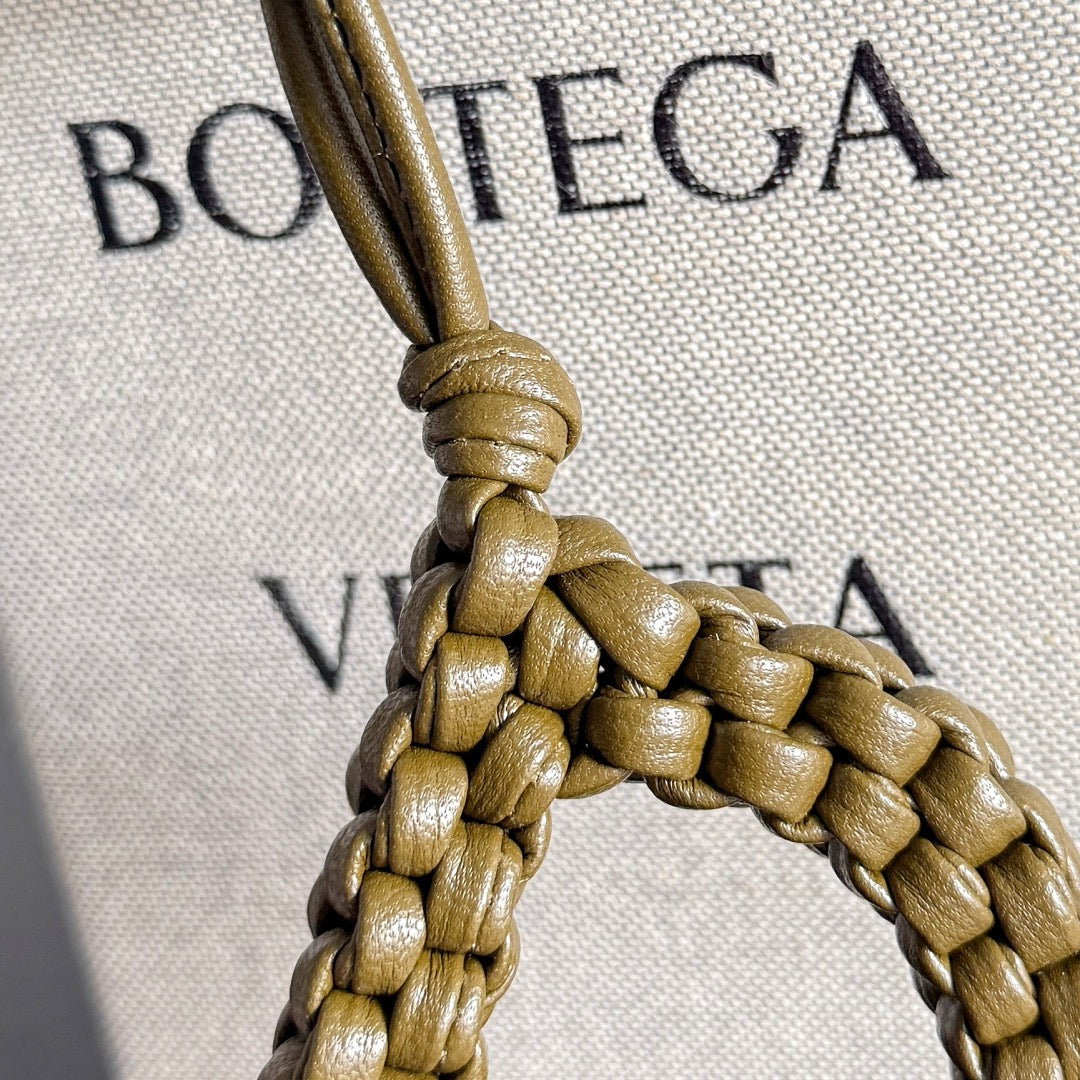 보테가 베네타 / 레터 D 참