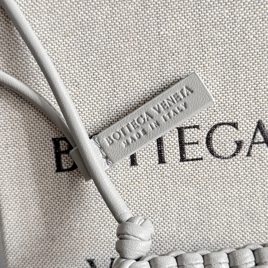 보테가 베네타 / 레터 E 참