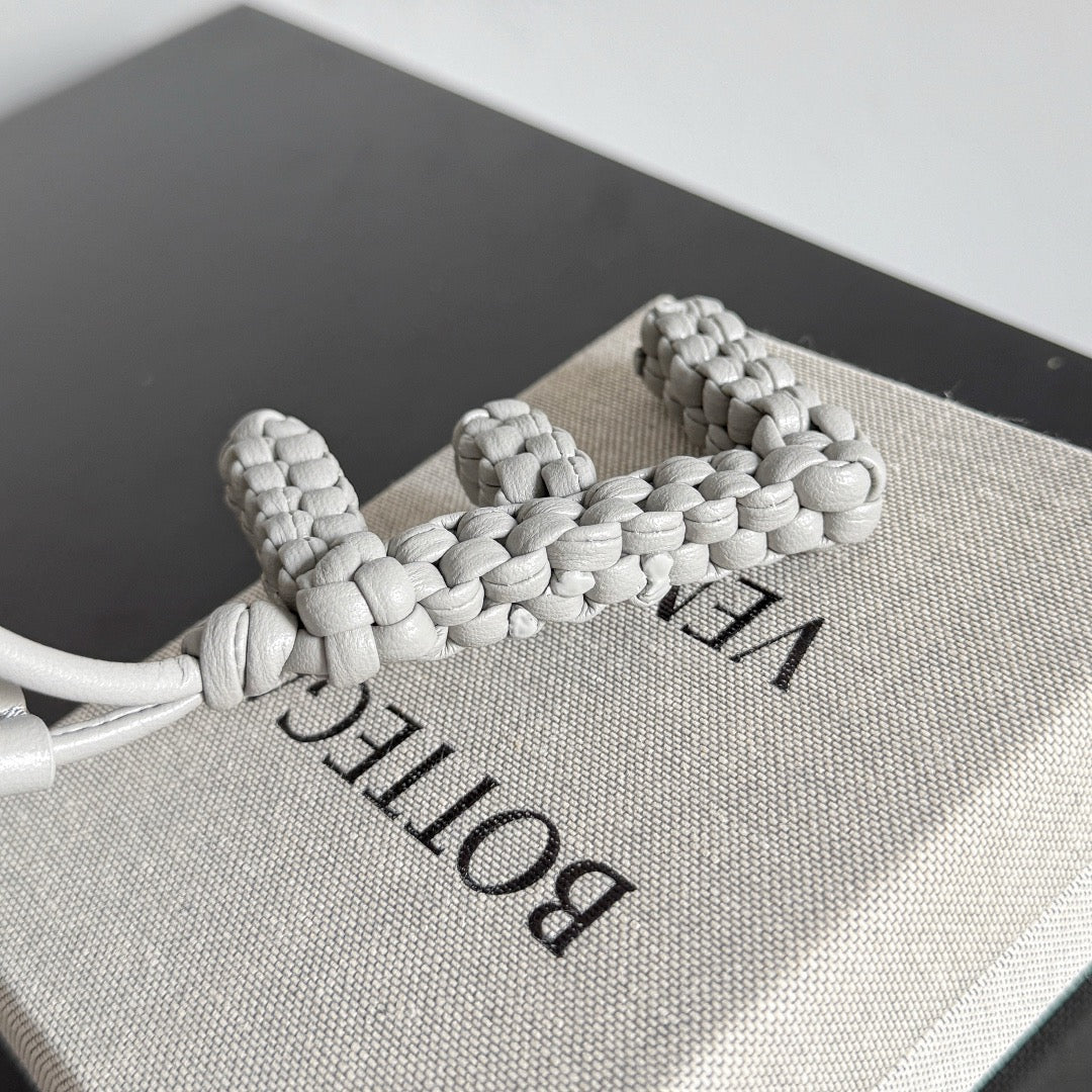 보테가 베네타 / 레터 E 참