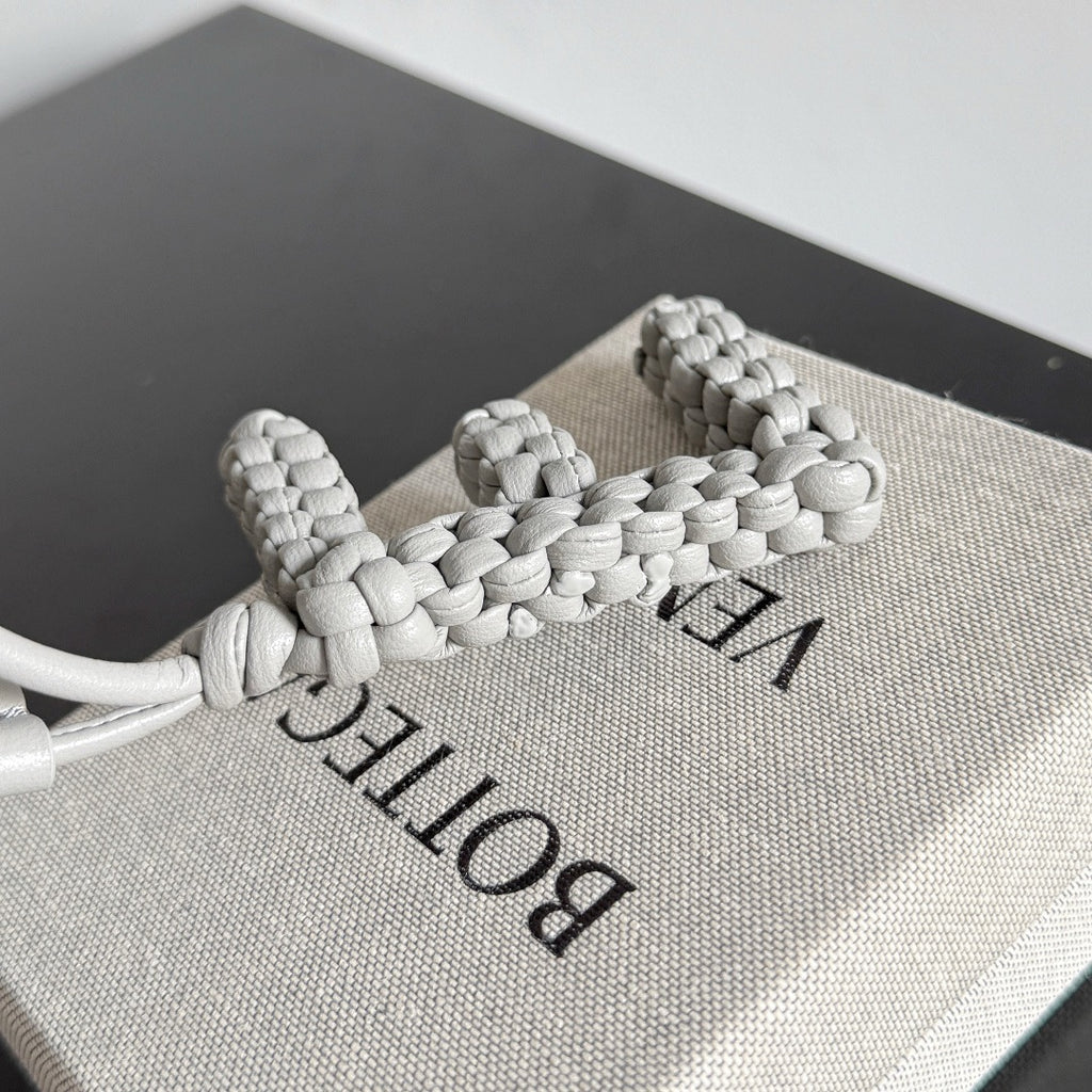 보테가 베네타 / 레터 E 참