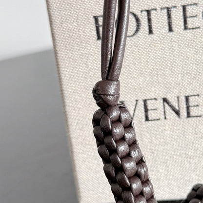 보테가 베네타 / 레터 J 참